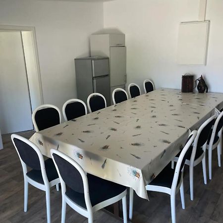 Ferienzimmer Mit Zwei Einzelbetten Und Gemeinschaftkueche Warnow  Buitenkant foto