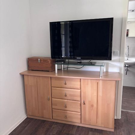 Ferienzimmer Mit Zwei Einzelbetten Und Gemeinschaftkueche Warnow  Buitenkant foto